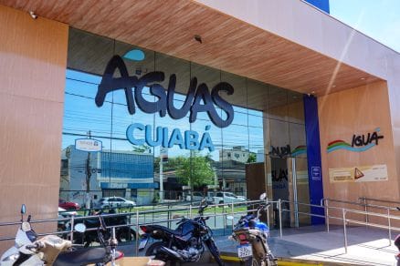 Águas Cuiabá é condenada por cobrar taxa indevida e cortar água de morador da capital