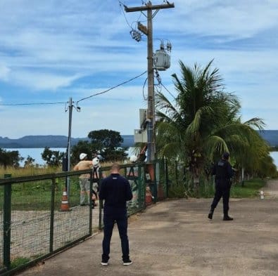Operação flagra furto de energia em chácara embargada pela Polícia Federal na região de Manso