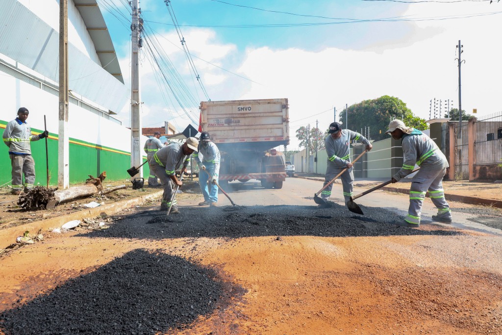 Prefeitura intensifica serviços de limpeza, manutenção urbana e iluminação em Várzea Grande
