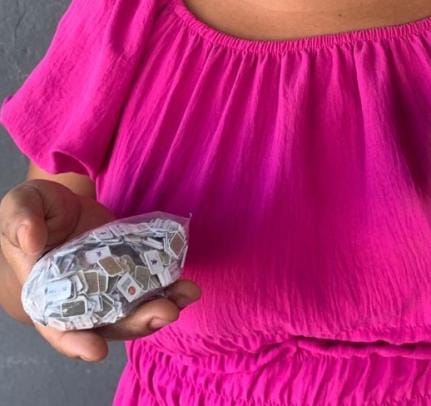 Mulher é presa tentando entrar com 490 chips de celular em seu corpo na PCE